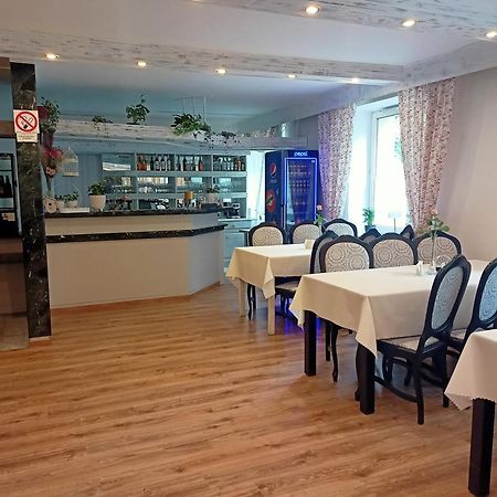 Iskra Hotel Radom Buitenkant foto