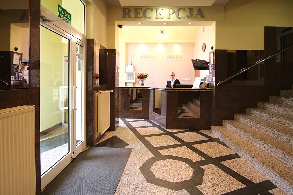 Iskra Hotel Radom Buitenkant foto