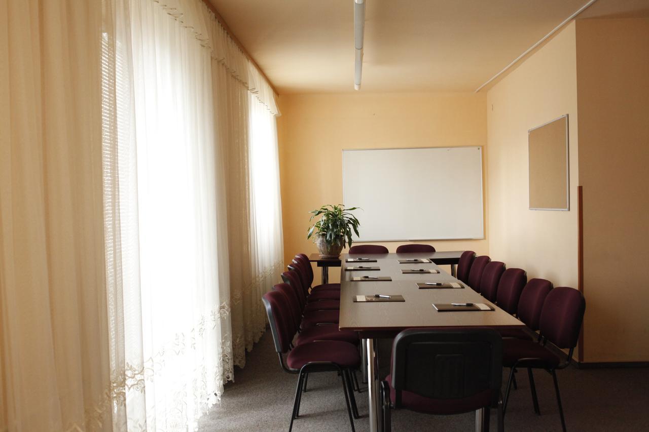 Iskra Hotel Radom Buitenkant foto